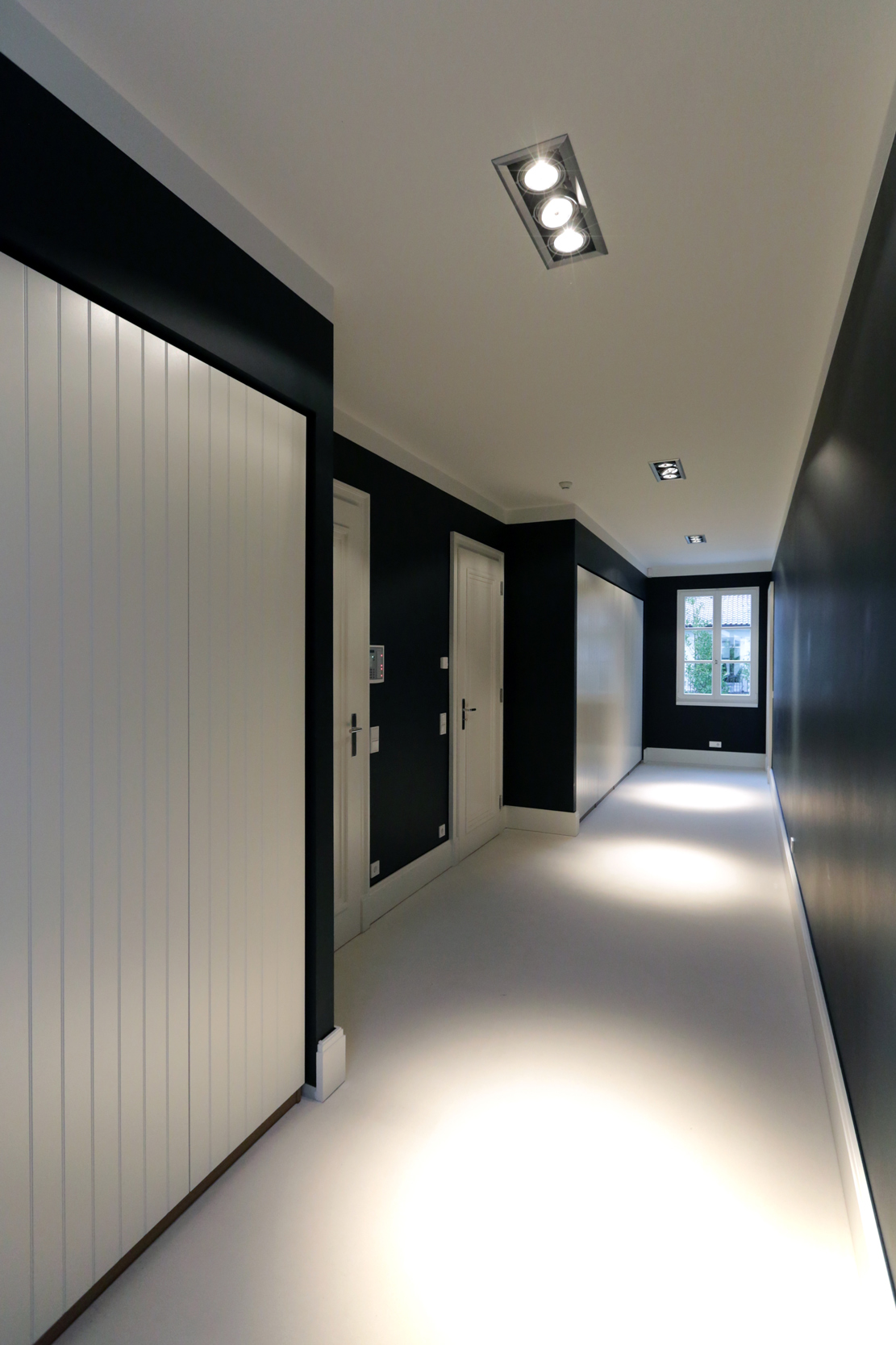 Begehbares Schrankzimmer mit Wandeinbauten - Klassizistische Villa Begehbares Schrankzimmer mit Wandeinbauten - Klassizistische Villa