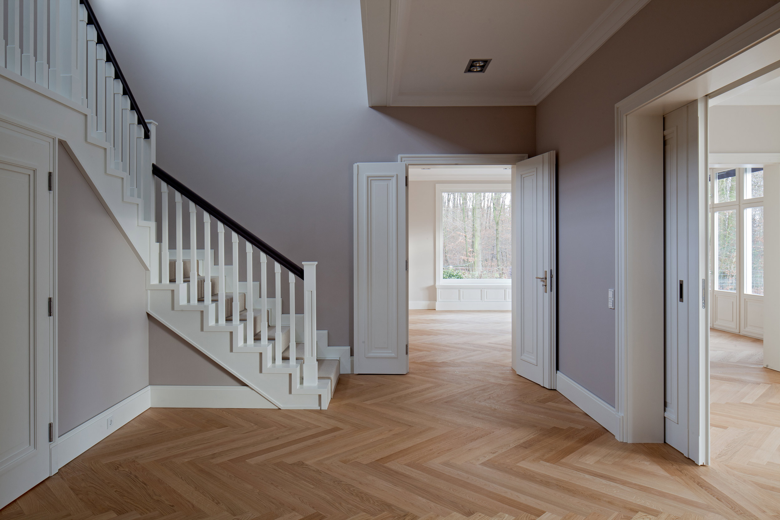 Kassettierte Doppeltüren und Schiebetüren – Neubau klassizistischen Villa Kassettierte Doppeltüren und Schiebetüren – Neubau klassizistischen Villa