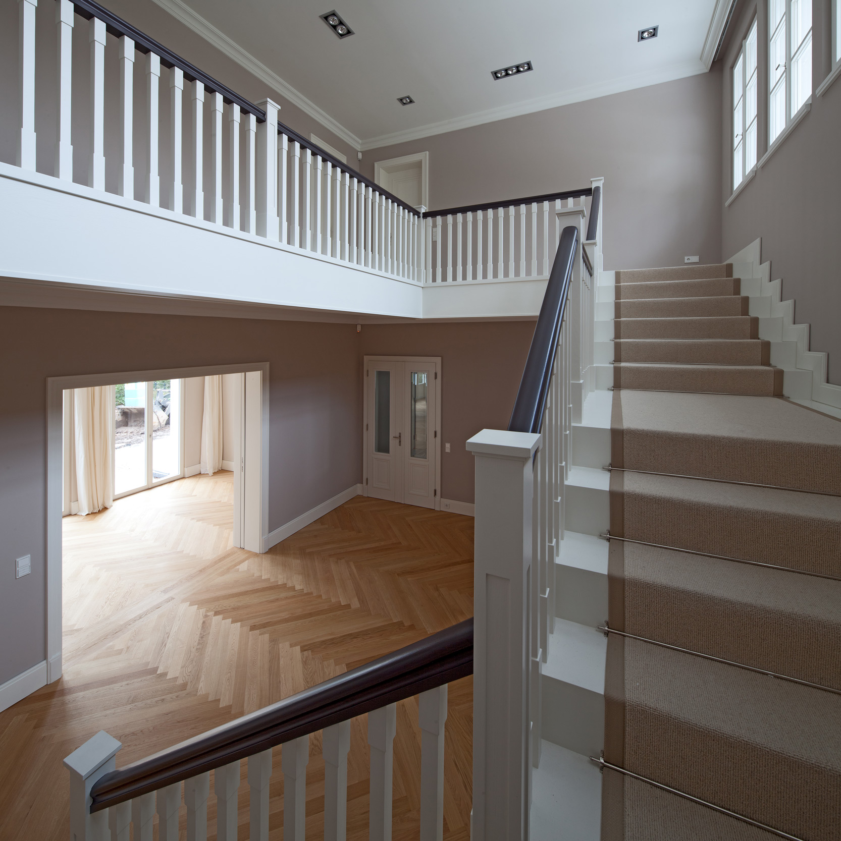 Treppenanlage aus Massiveiche – Neubau einer klassizistischen Villa Treppenanlage aus Massiveiche – Neubau einer klassizistischen Villa