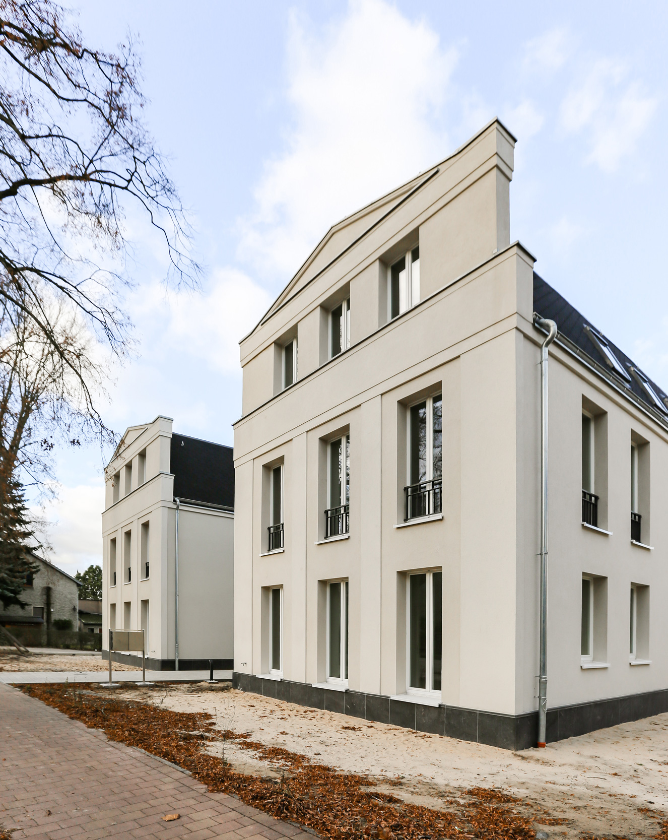 Neubau von Eigentumswohnungen im traditionellen Stil Berlin - Die hochwertige Architektur zeigt sich in der aufwendigen Fassadengestaltung.