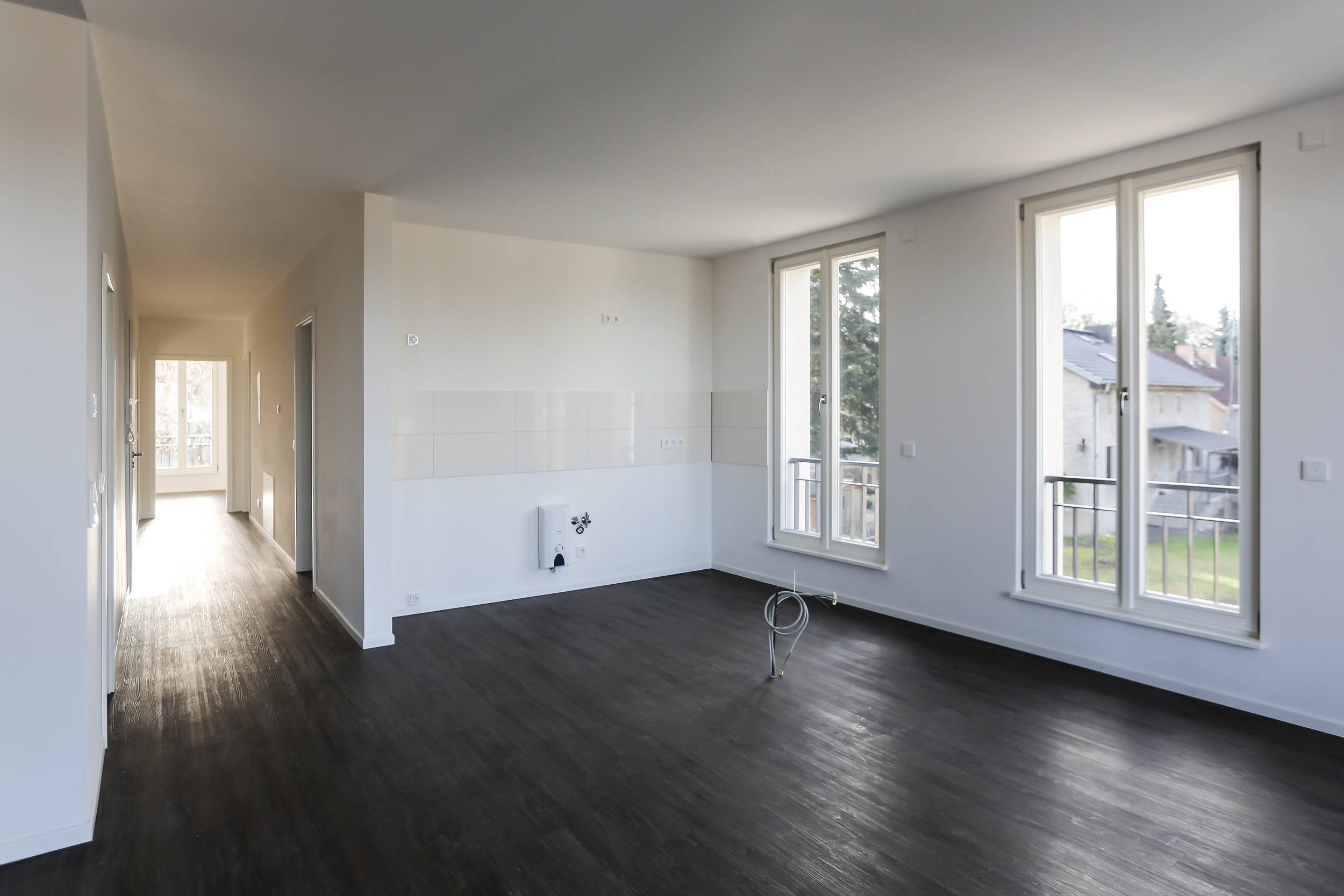 Neubau von Eigentumswohnungen im traditionellen Stil Berlin - In den Wohnbereichen sind Kochen und Essen kombiniert.