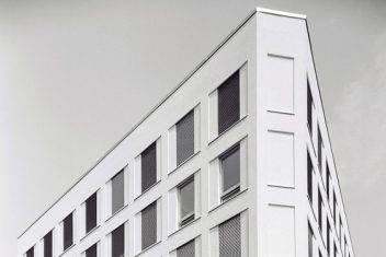 Neubau mit Vorbild Flat-Iron-Building - Geschäftshaus mit Penthouse als Eckbebauung