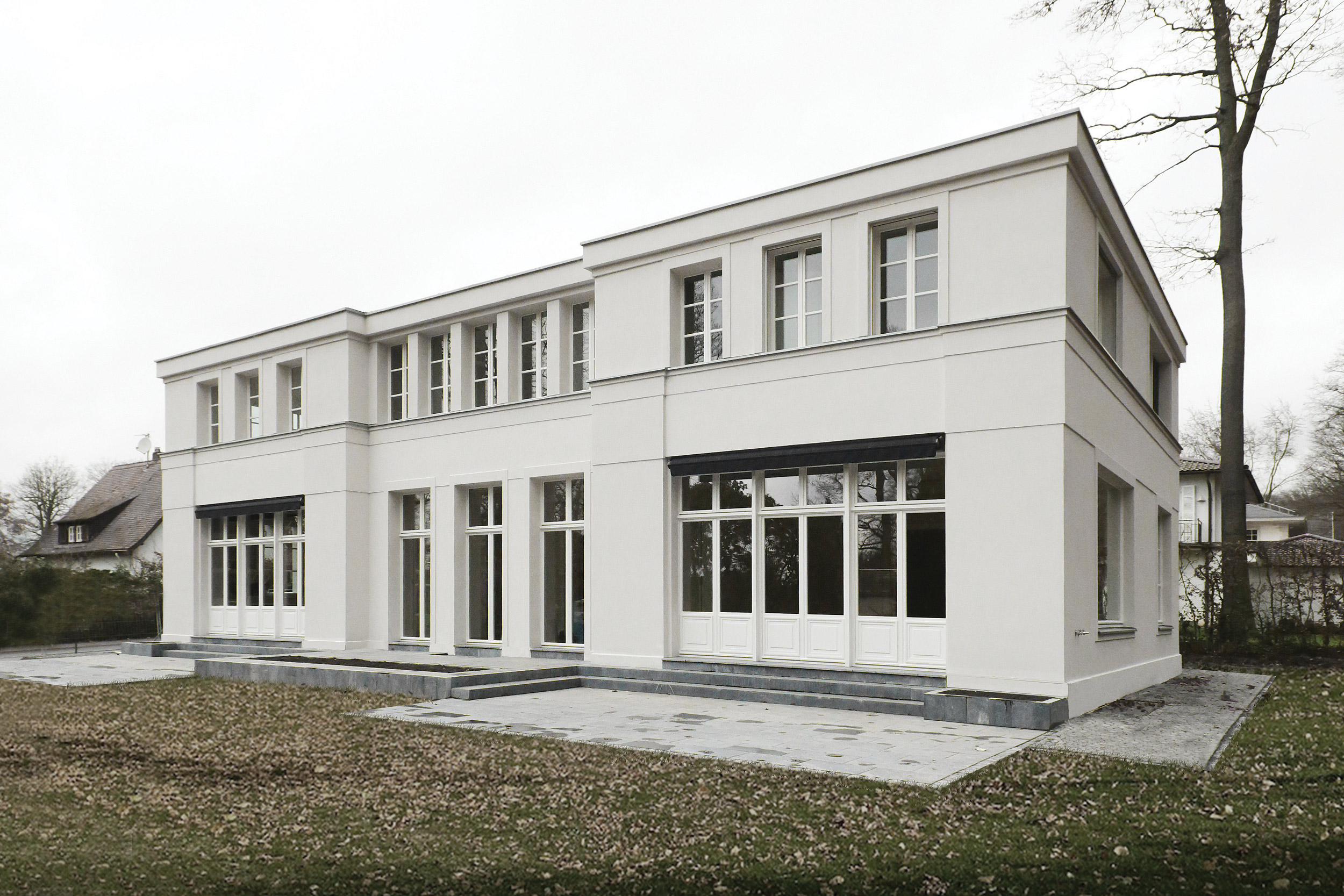 Neubau einer klassizistischen Villa - Mut zur Symmetrie Neubau einer klassizistischen Villa - Mut zur Symmetrie