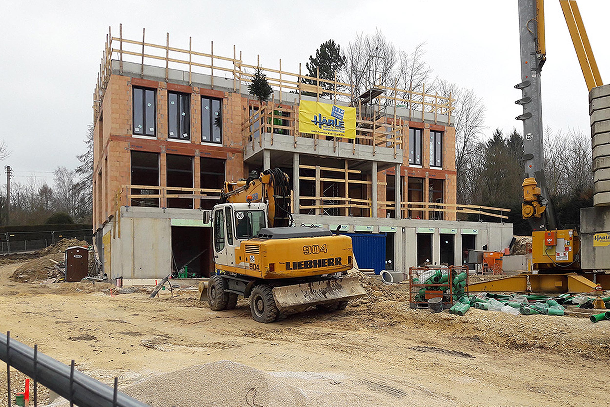 Bautenzustand der Villa von der Hangseite