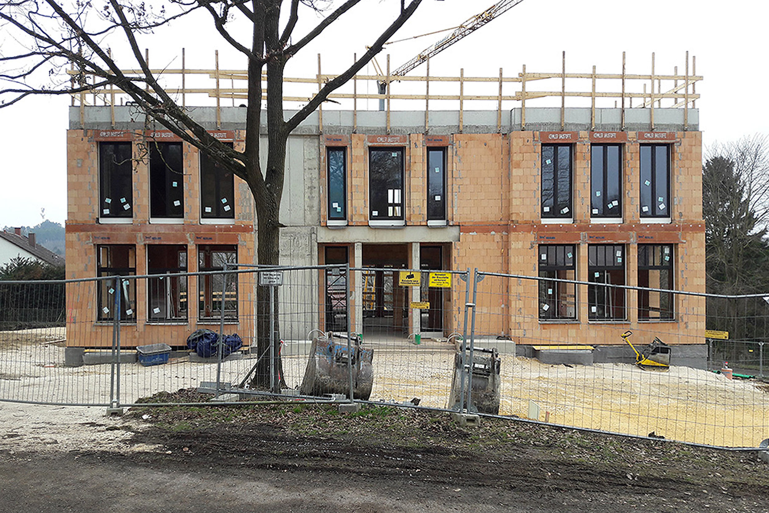 Bautenzustand der Zufahrtssituation auf die Villa