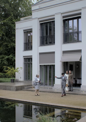 „Betonrausch“ dreht sich um drei sympathische und zielstrebige Hochstapler, die in ihrer eigenen Immobilienblase Millionen scheffeln.