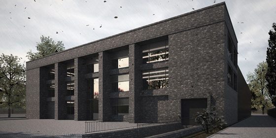 Doppelgeschossige Säulen aus Backstein strukturieren die Gebäudeform des Logistikzentrums.