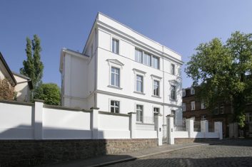 Die Fassade im Straßenbild nach der denkmalgerechten Rekonstruktion