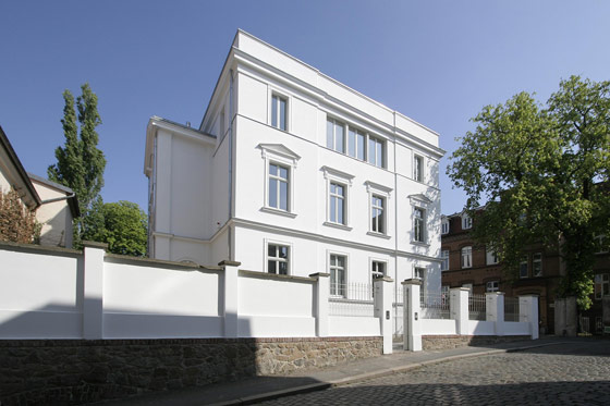 Die Fassade im Straßenbild nach der denkmalgerechten Rekonstruktion