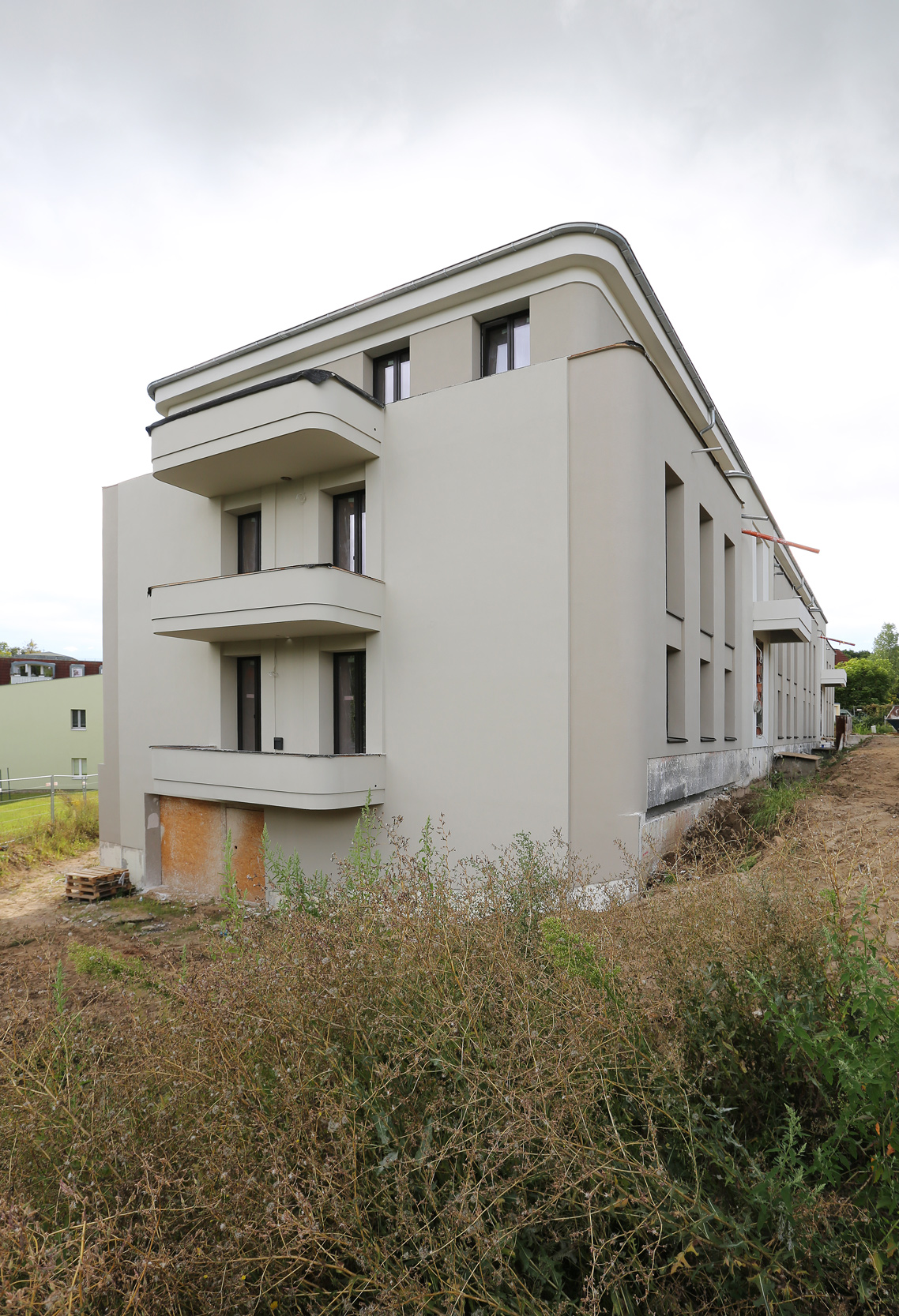 terrassen in jede himmelsrichtung schlossblick terrassen Auch auf der Stirnseite der Apartmentanlage ist freier Ausblick in die Landschaft gegeben.