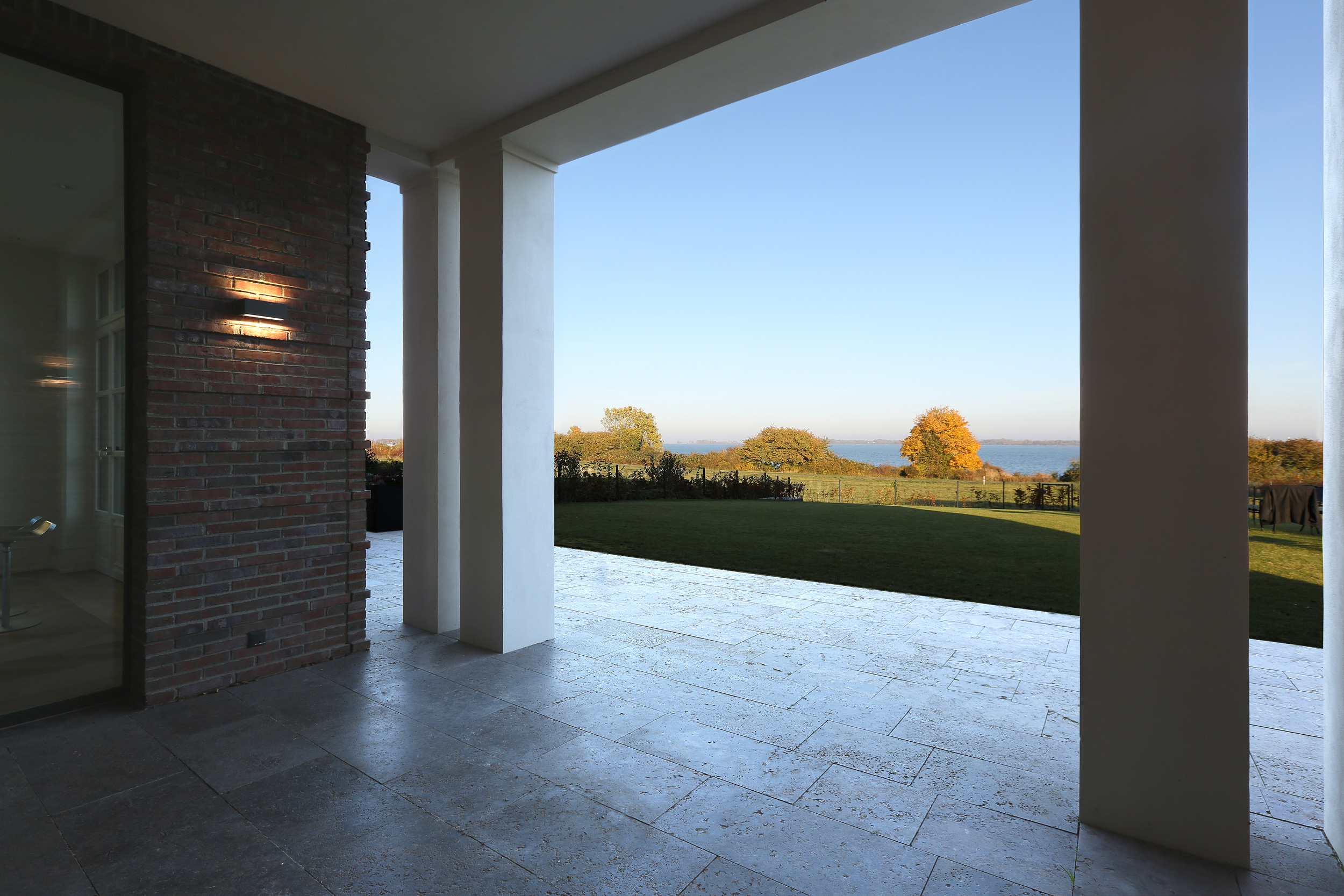 blick_auf_die_ostsee_landhaus_klinkerbau_backsteinvilla-08