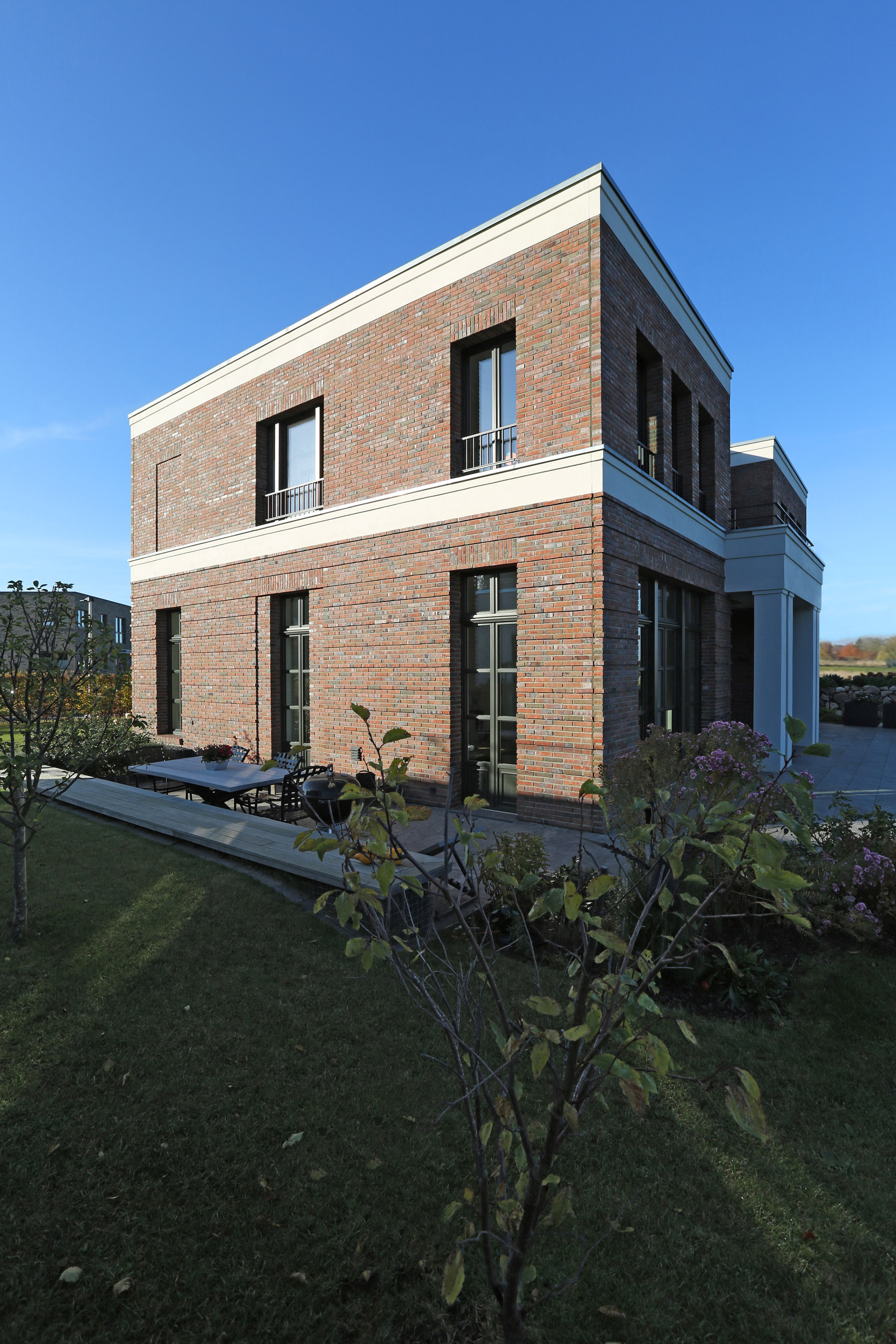 garten_outdoor_grill_westfassade_landhaus_klinkerbau_backsteinvilla-05